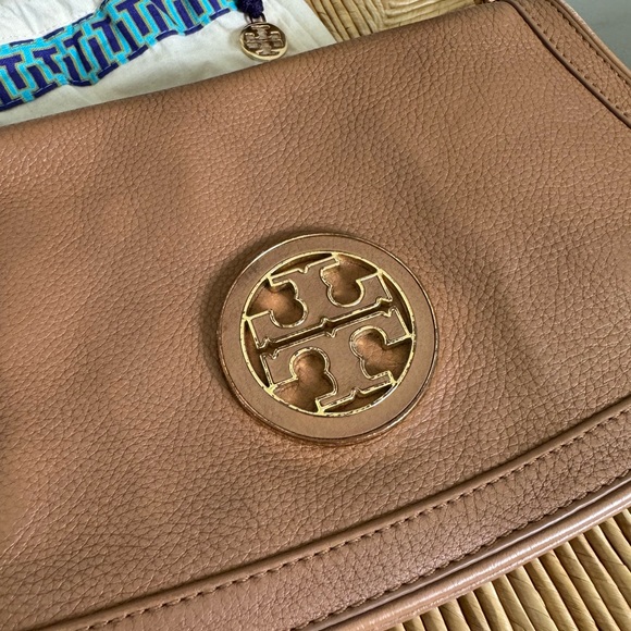TORY BURCH BROWN LEATHER WITH GOLD LOGO CROSSBODY ✨ - Picture 2 of 6